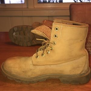 I am selling because they do not fit me anymore.